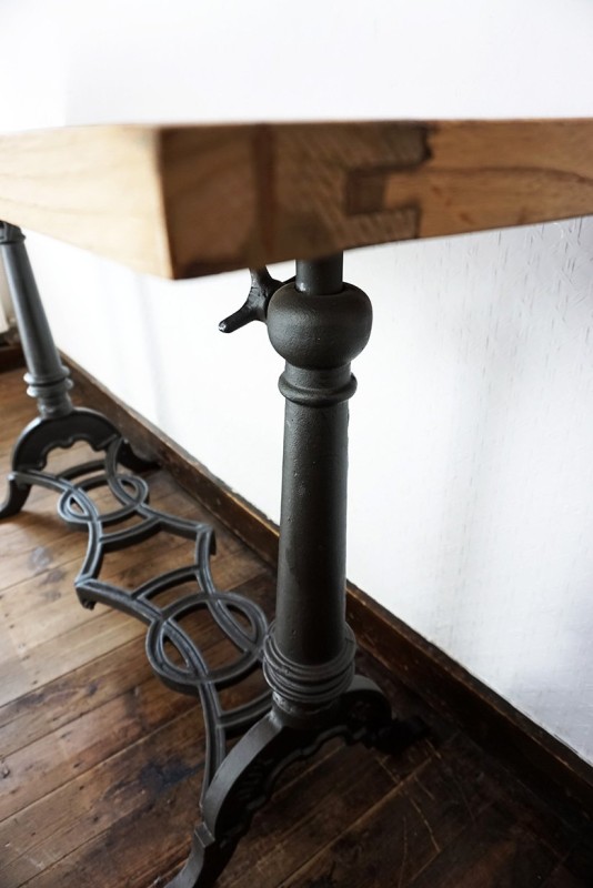 Industriekonsole aus Metall und Teakholz - Sewing