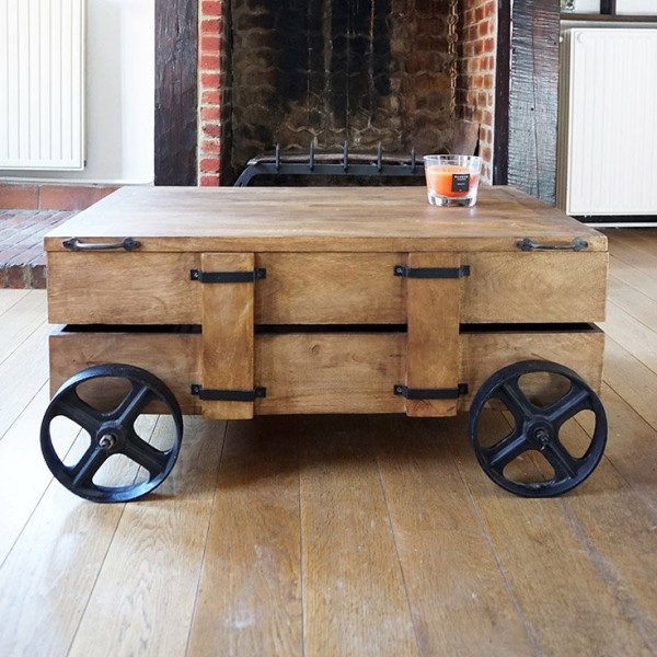 Industrieller Couchtisch Truhe