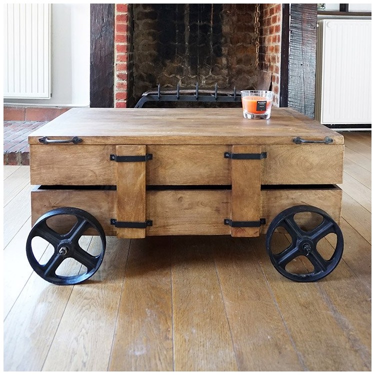 Industrieller Couchtisch Truhe