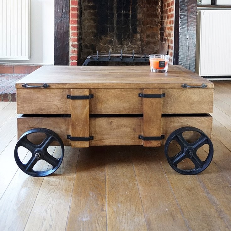 Industrieller Couchtisch Truhe