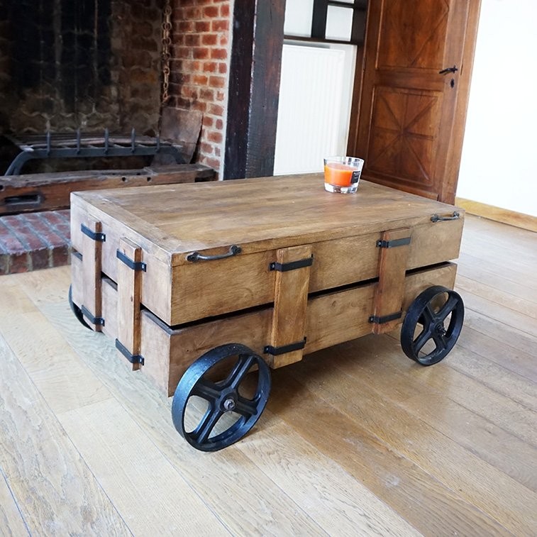 Industrieller Couchtisch Truhe