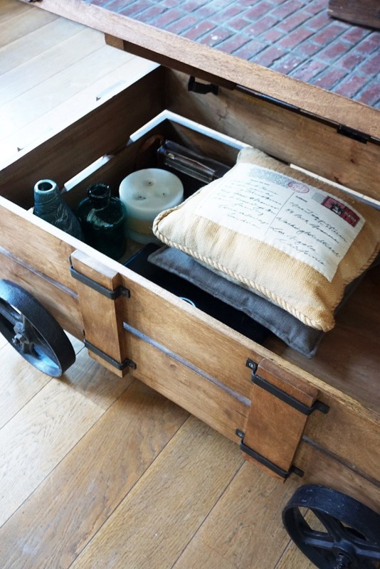 Industrieller Couchtisch Truhe