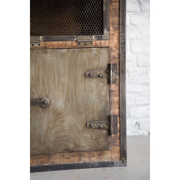 Industrielles Sideboard mit Türen in antikem Finish