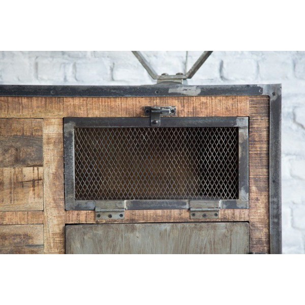 Industrielles Sideboard mit Türen in antikem Finish