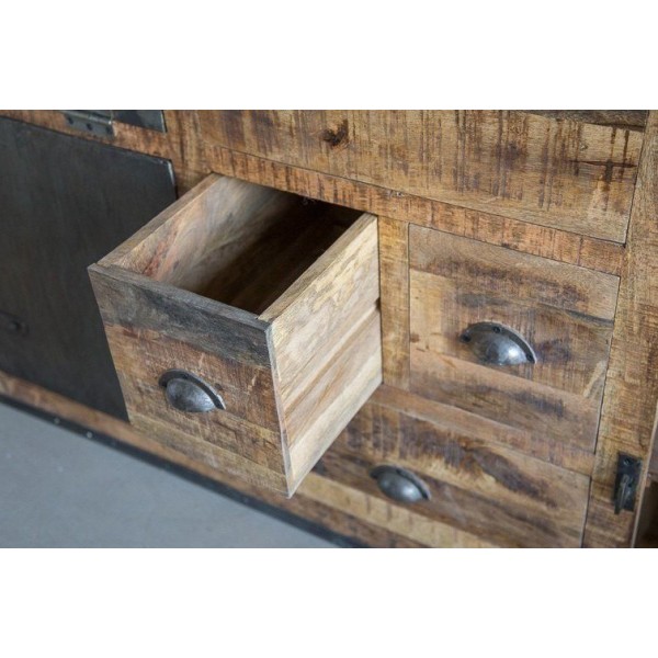 Industrielles Sideboard mit Türen in antikem Finish