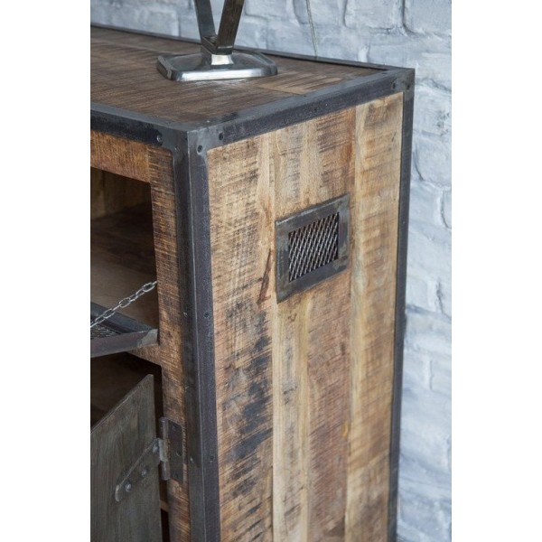 Industrielles Sideboard mit Türen in antikem Finish
