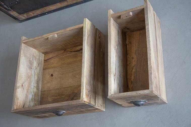 Industrielles Sideboard mit Türen in antikem Finish