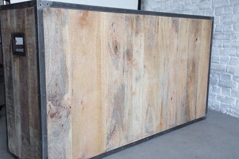 Industrielles Sideboard mit Türen in antikem Finish