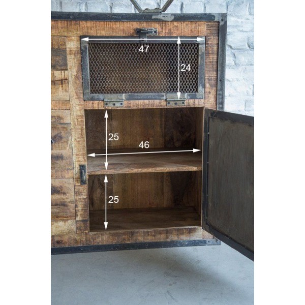 Industrielles Sideboard mit Türen in antikem Finish