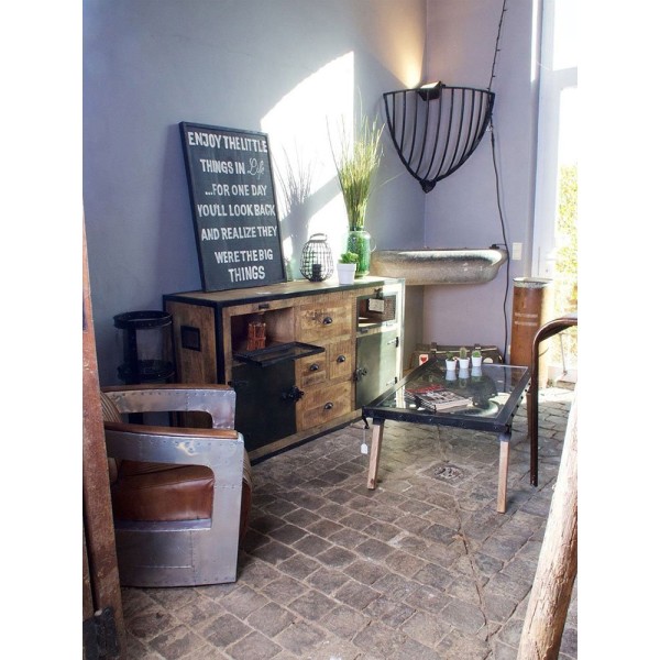 Industrielles Sideboard mit Türen in Karbonoptik
