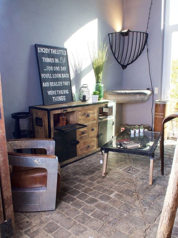 Industrielles Sideboard mit Türen in Karbonoptik