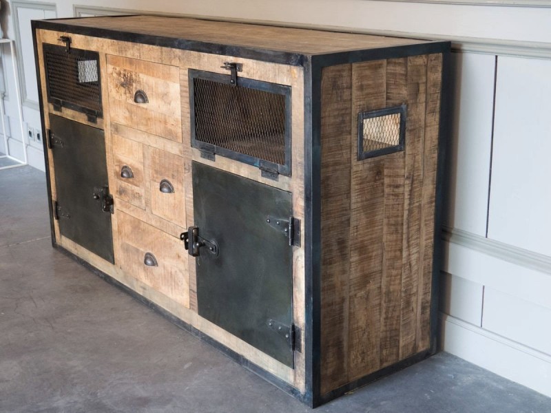 Industrielles Sideboard mit Türen in Karbonoptik