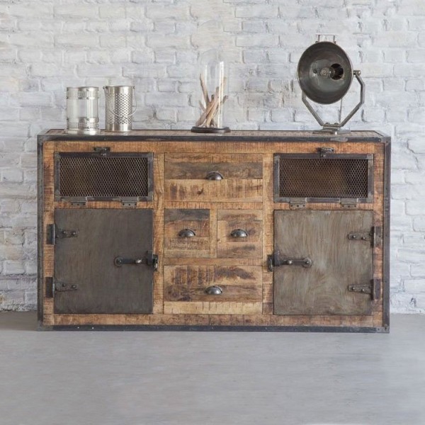Industrielles Sideboard mit Türen in antikem Finish