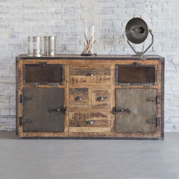Industrielles Sideboard mit Türen in antikem Finish
