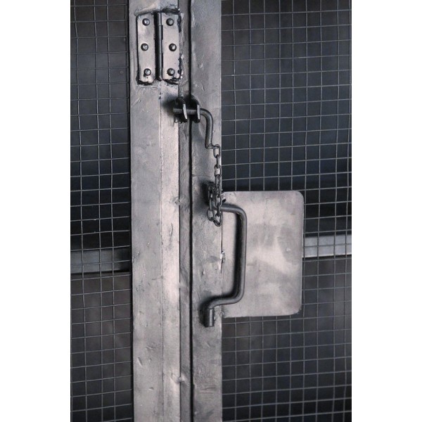 Industrieller Geschirrschrank