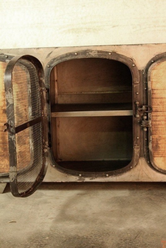 Industrielles TV-Möbel mit Naturfinish - Bateau