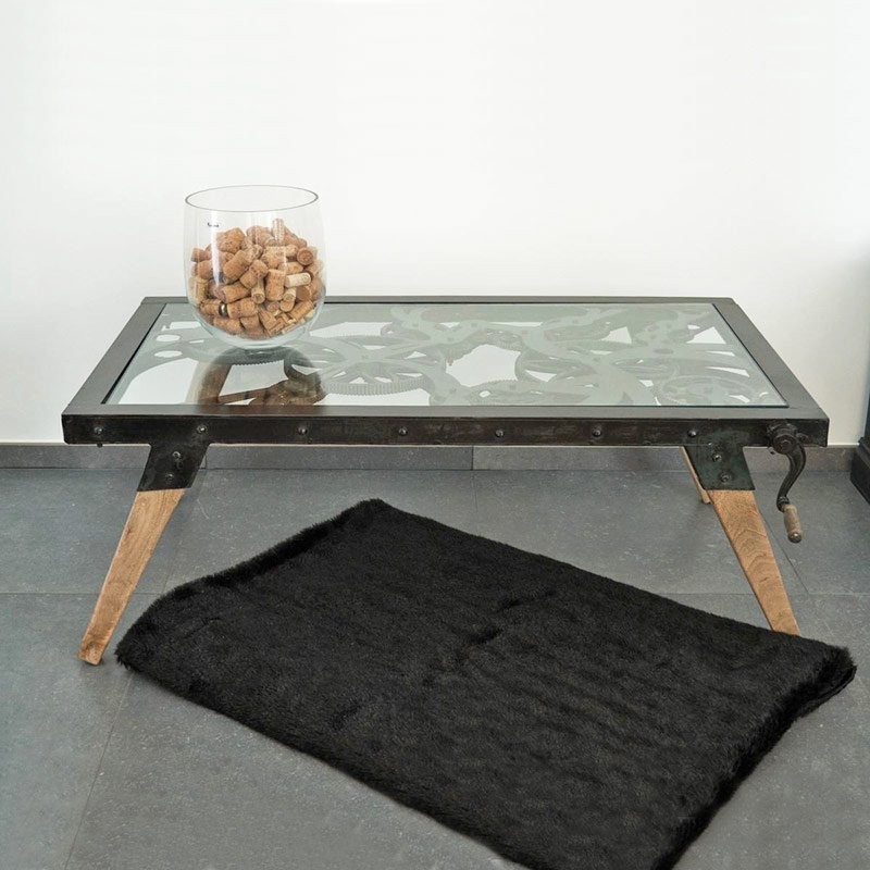 Industrieller Couchtisch mit Zahnrädern
