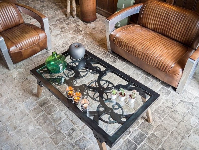 Industrieller Couchtisch mit Zahnrädern