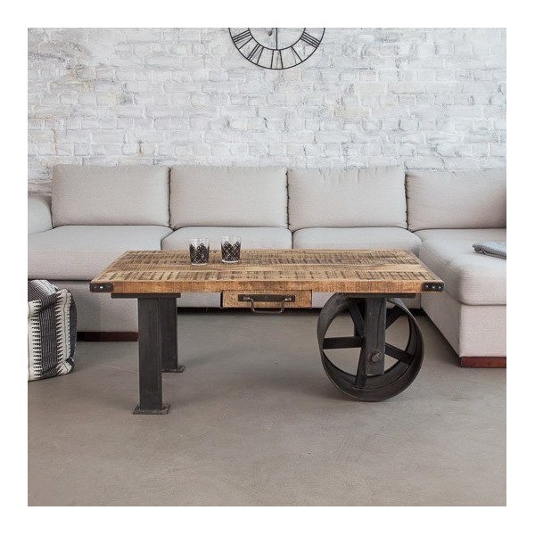 Industrieller Couchtisch mit Karbonrad