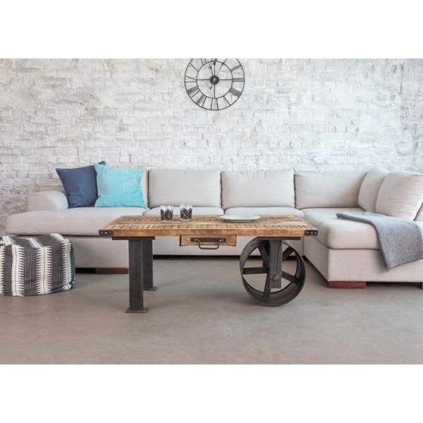 Industrieller Couchtisch mit Karbonrad