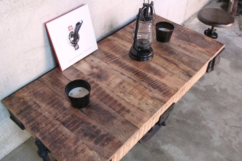 Industrieller Couchtisch schwarzes Finish