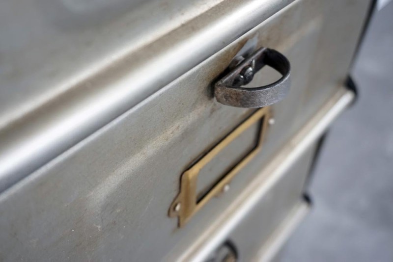 Industrielle Tischablage aus Metall