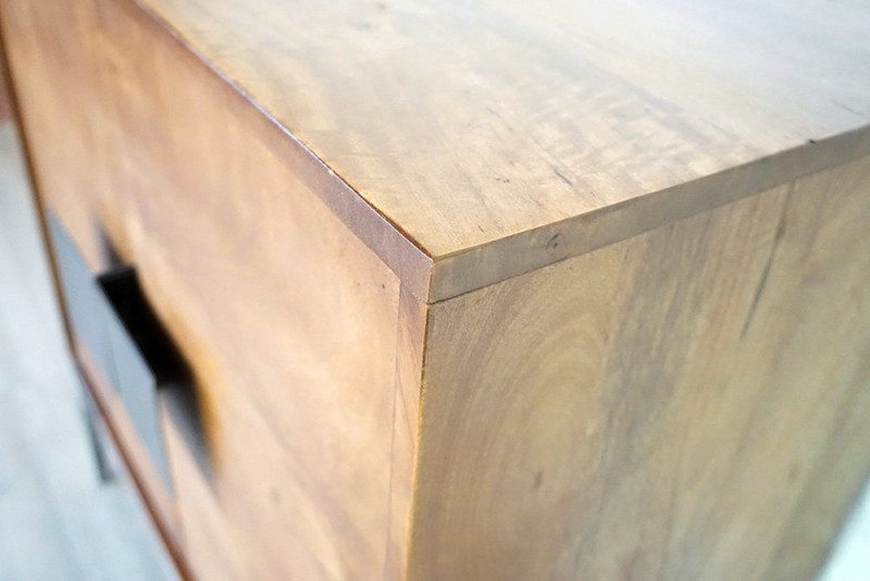 Kleines Buffet aus Holz und Metall im Industriedesign - Chic