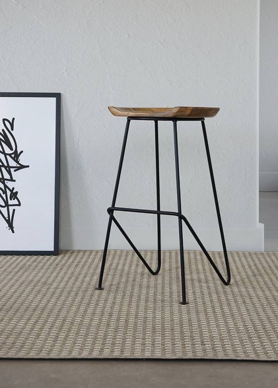 Hoher Hocker aus Stahl und Holz