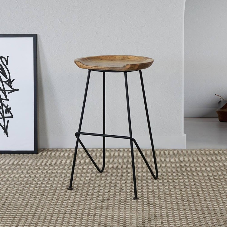 Hoher Hocker aus Stahl und Holz