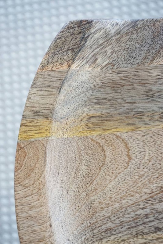 Hoher Hocker aus Stahl und Holz