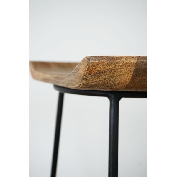 Hoher Hocker aus Stahl und Holz