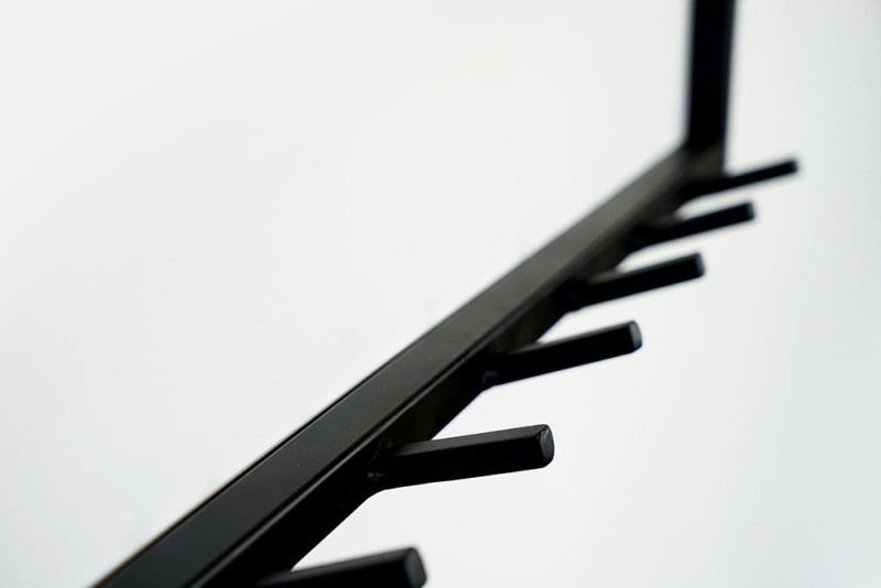 Industrielle Wandgarderobe aus Massivholz und Metall 7 Haken