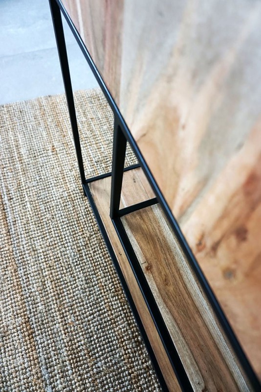 Industrielles Bücherregal aus Holz und Metall mit Türen