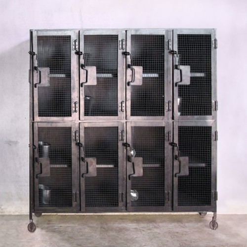 Industrieller Geschirrschrank