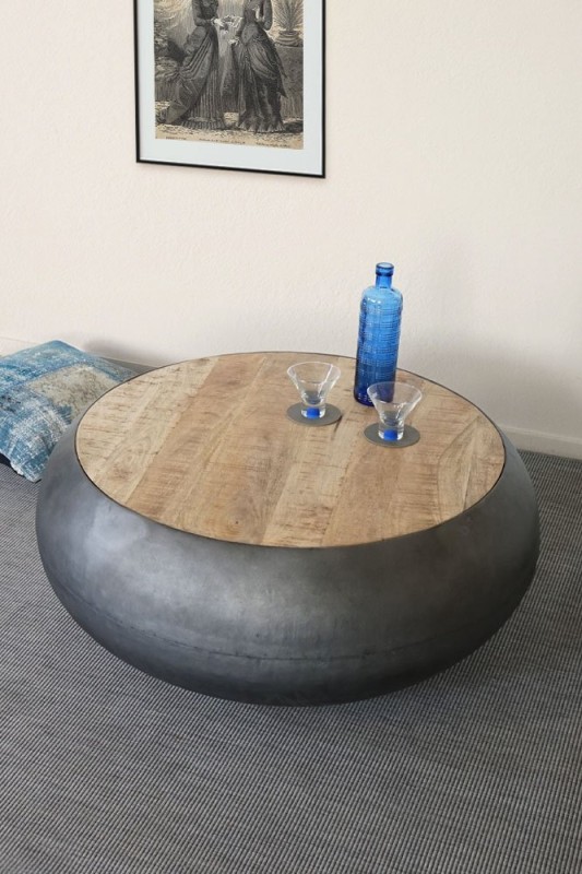 Runder Couchtisch aus Holz und Metall - Essential