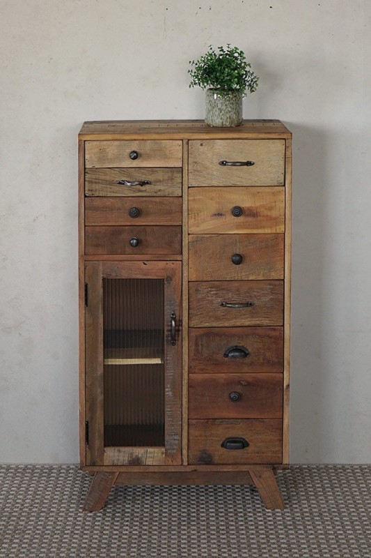 Aufbewahrungsmöbel aus recyceltem Massivholz