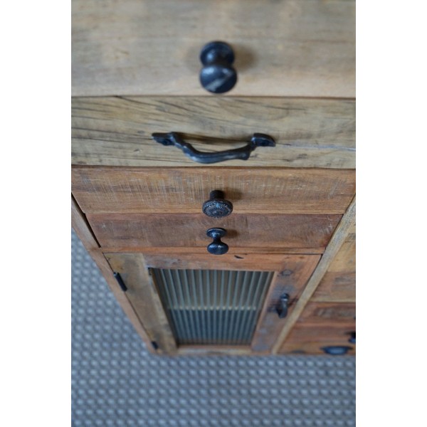 Aufbewahrungsmöbel aus recyceltem Massivholz