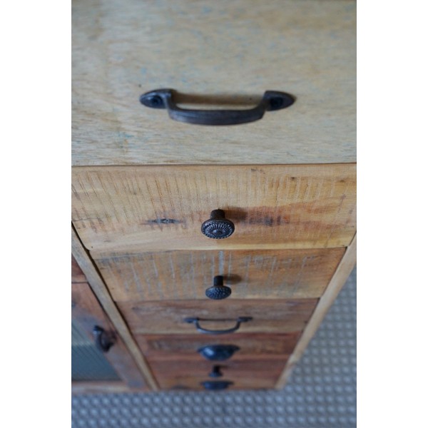 Aufbewahrungsmöbel aus recyceltem Massivholz