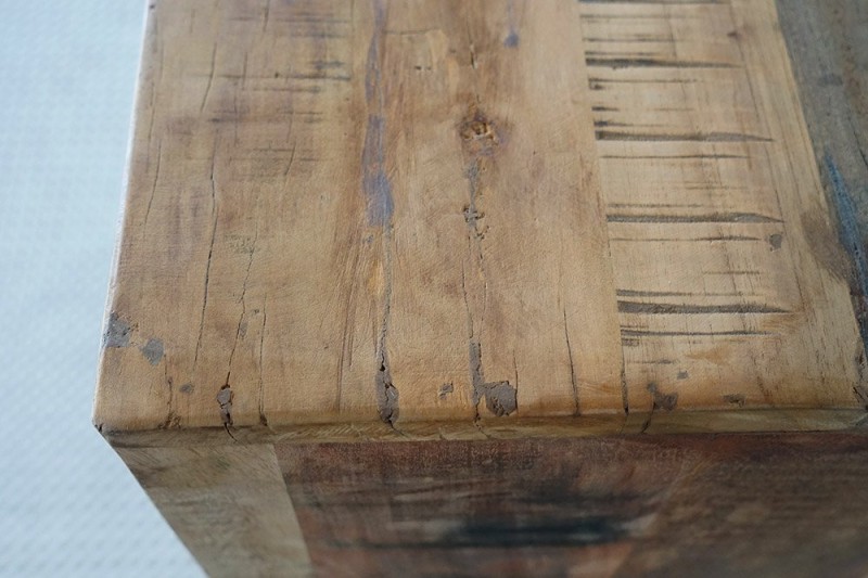 Aufbewahrungsmöbel aus recyceltem Massivholz