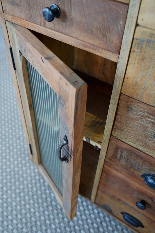Aufbewahrungsmöbel aus recyceltem Massivholz