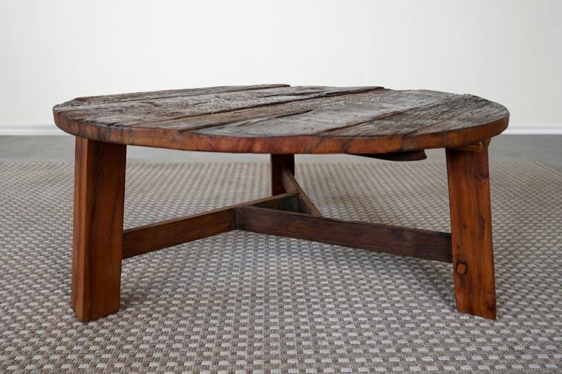 Runder Couchtisch aus altem recyceltem Holz – Reborn