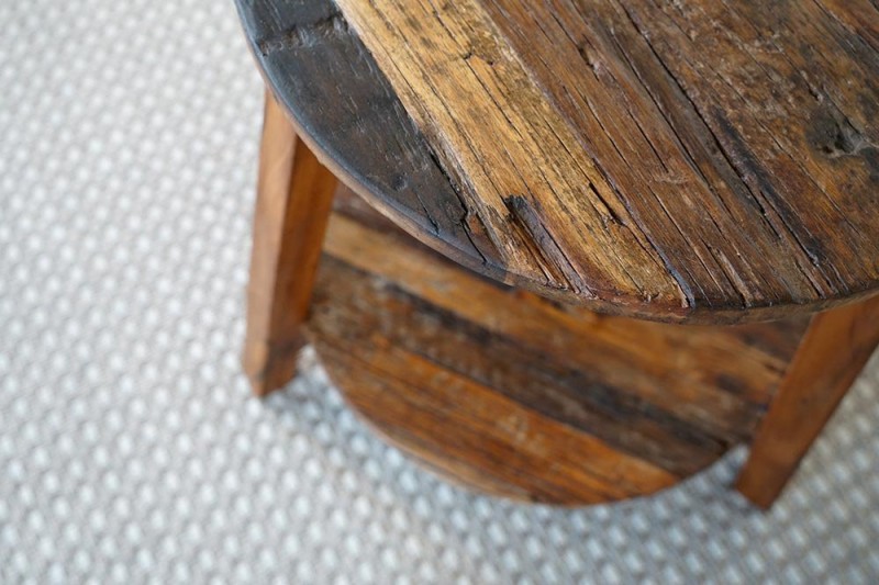 Beistelltisch aus altem, recyceltem Holz - Reborn