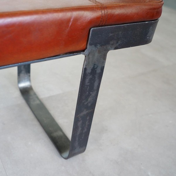 Industrielle Sitzbank aus braunem Leder und Metall