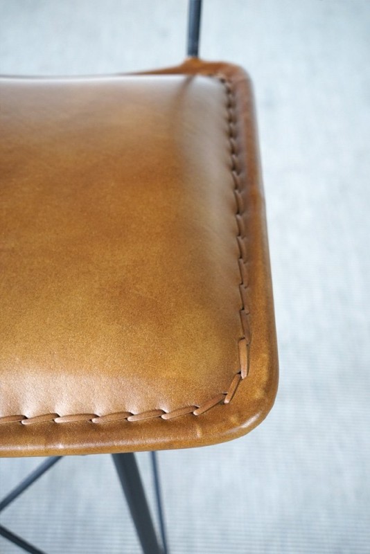 Barstuhl aus braunem Leder DESIGN