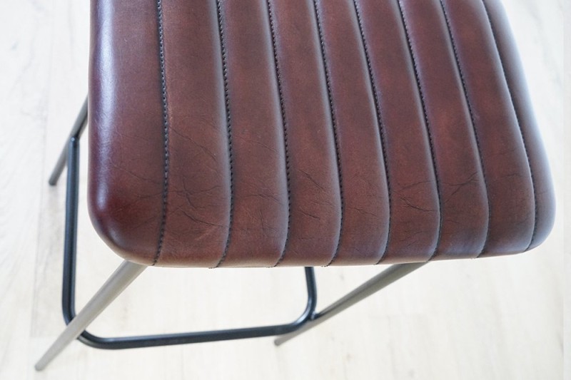 Hoher Hocker aus Naturleder und Metall