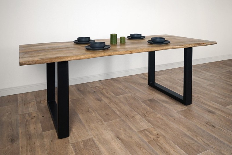 Massivholztisch 220 cm mit Metallbeinen und doppelter Tischplatte