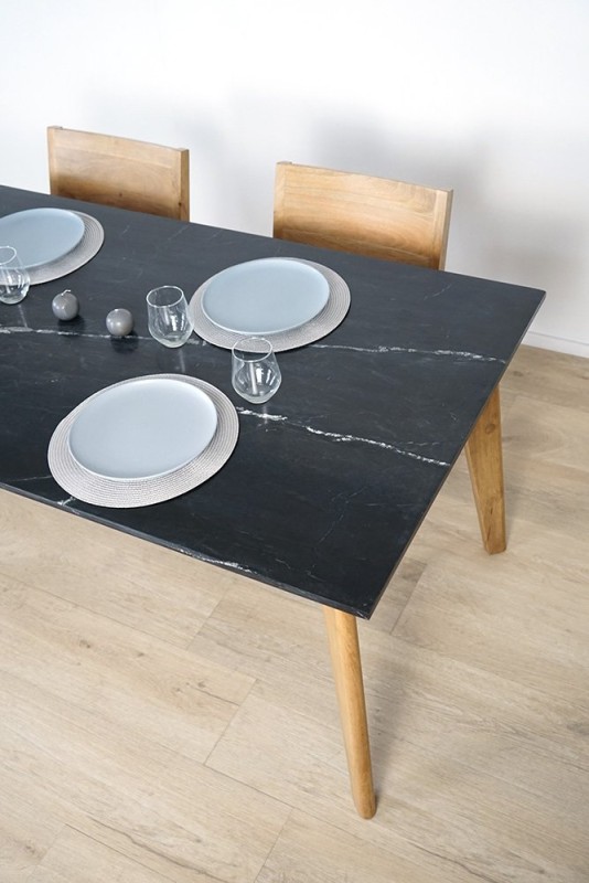 Tisch aus Massivholz mit Marmorplatte - Jade