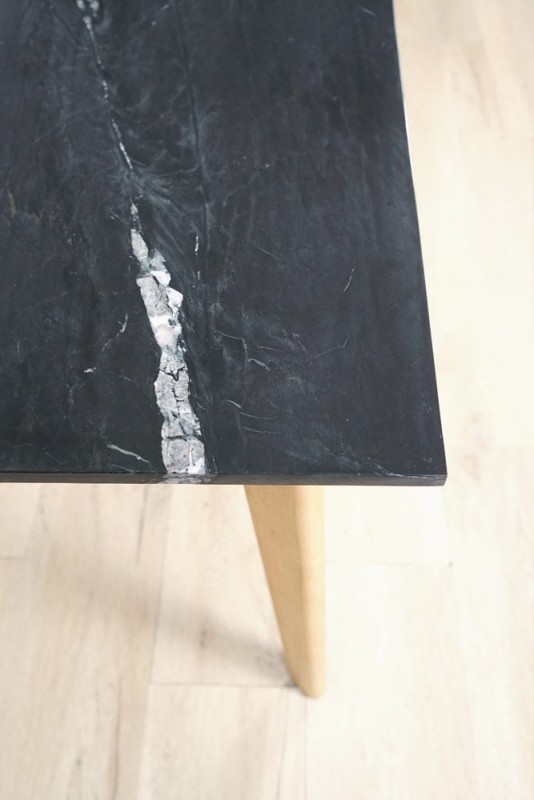 Tisch aus Massivholz mit Marmorplatte - Jade