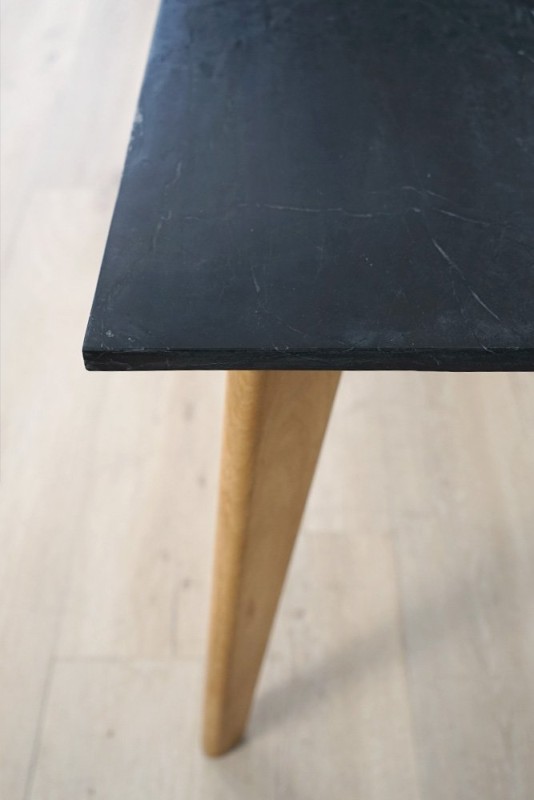 Tisch aus Massivholz mit Marmorplatte - Jade