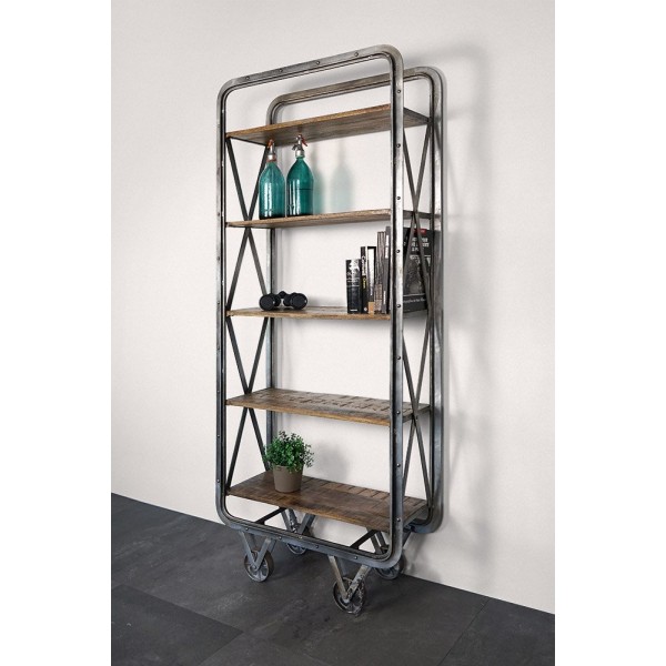Industrielles Regal mit Rollen
